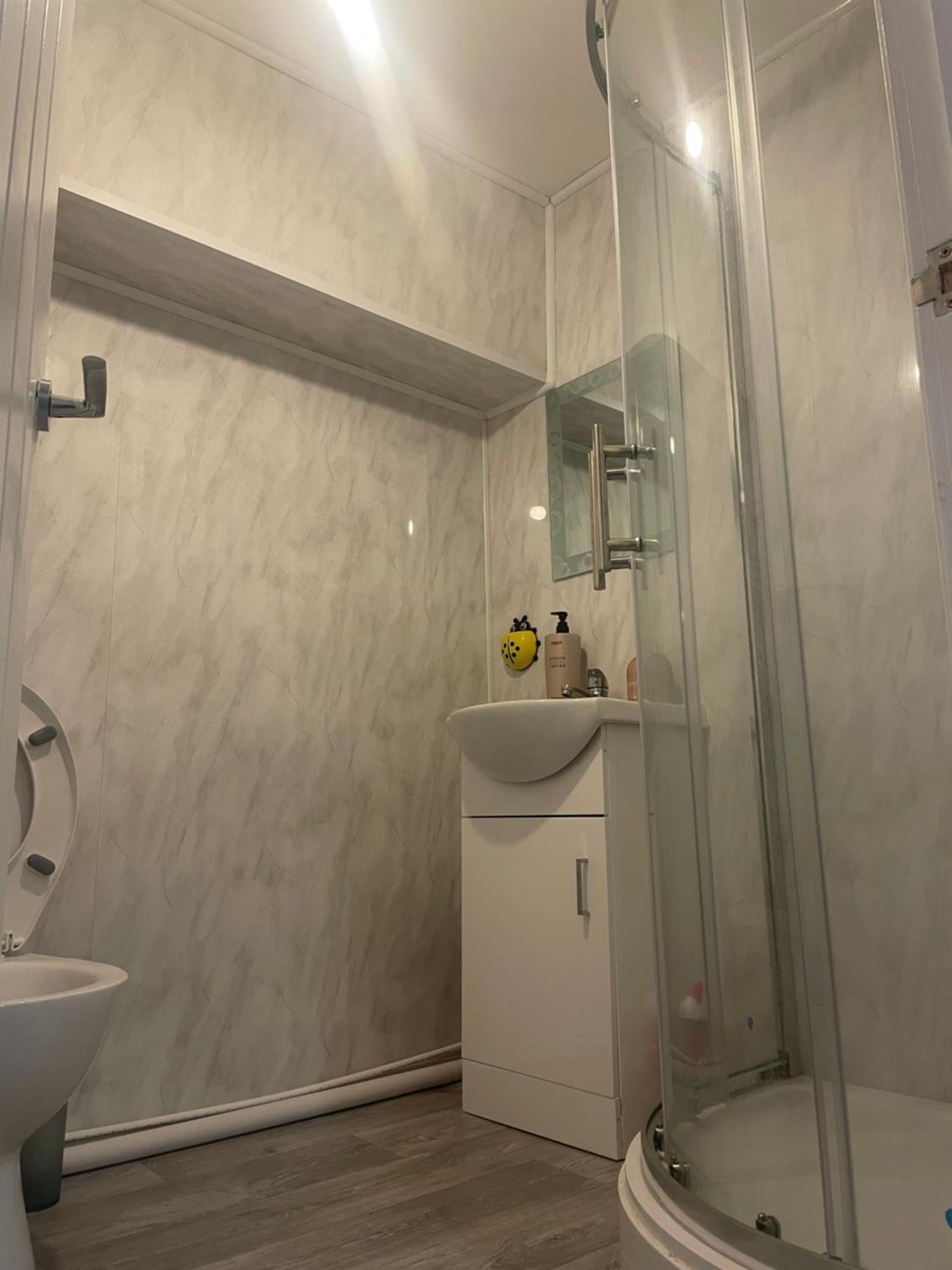 2 Bedroom On Bathroom, Southmead *