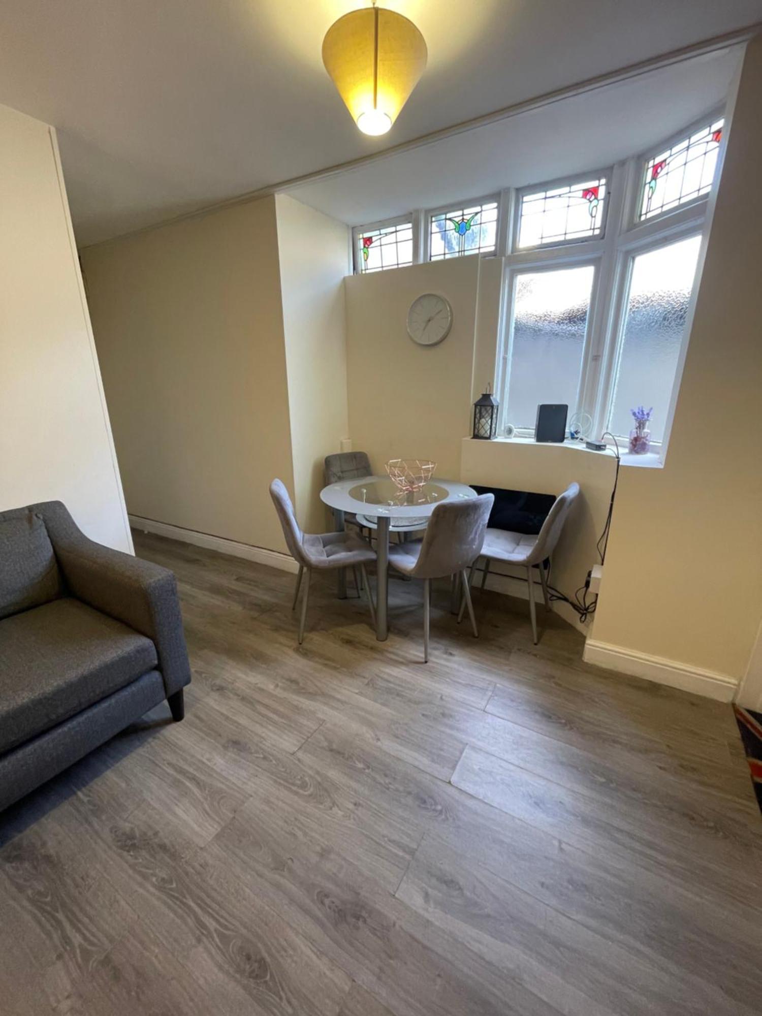 2 Bedroom On Bathroom, Southmead *