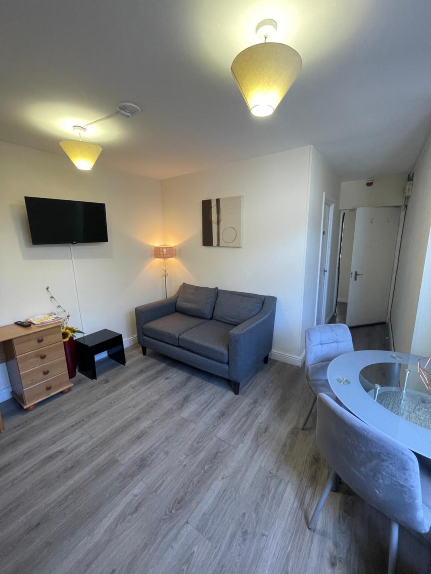 2 Bedroom On Bathroom, Southmead * Bristol